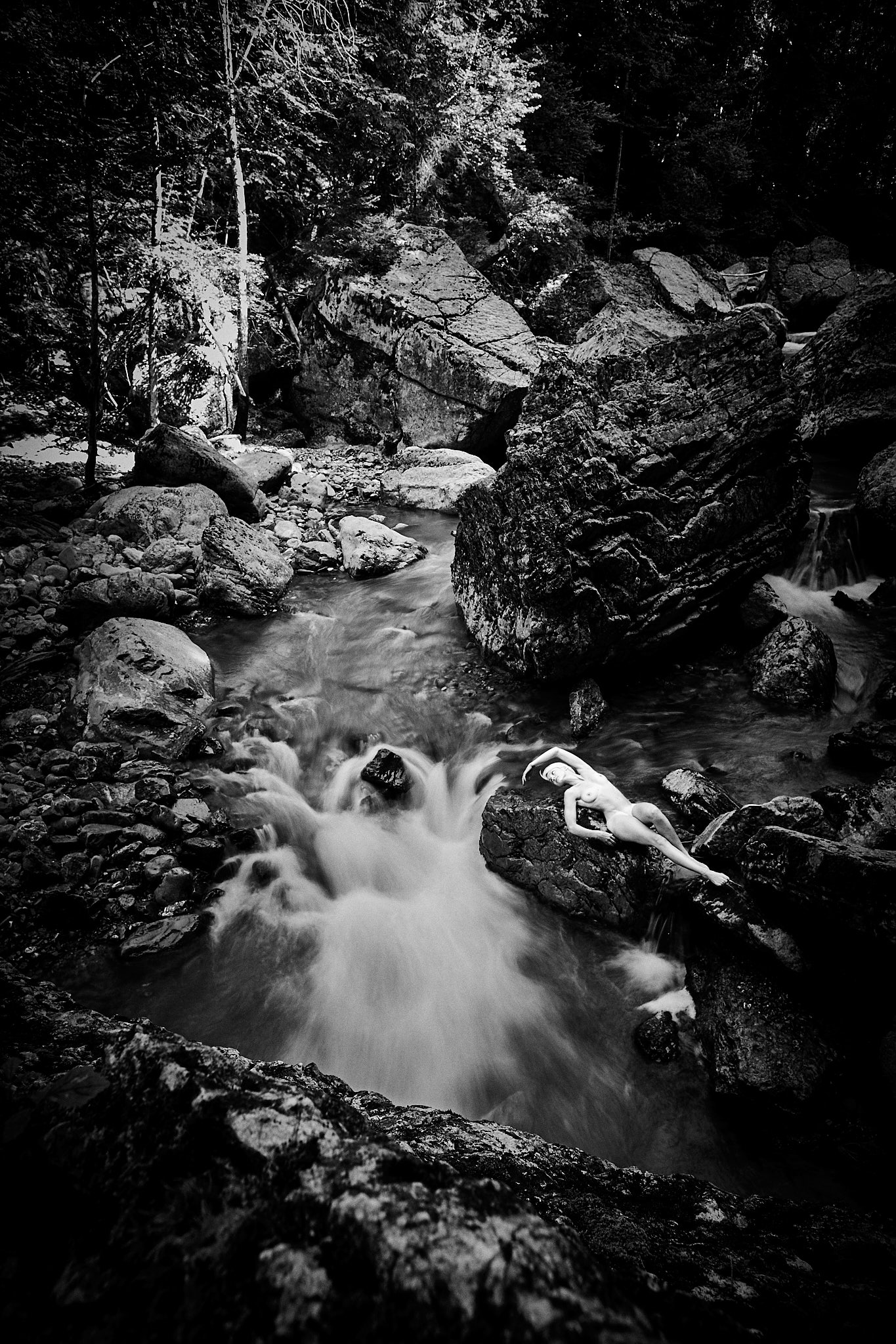 Kristian Dill Photographe NuScape Nu Nature Rocher Riviere Eau Longue Exposition