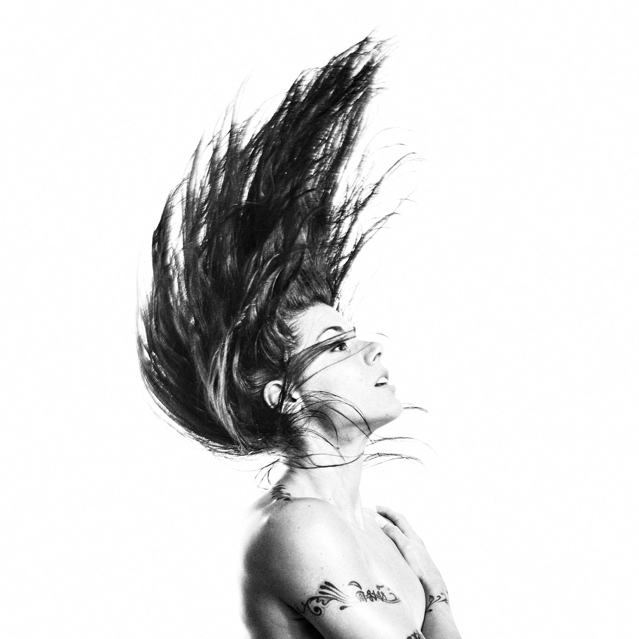 Kristian Dill Photographe Portrait Cheveux Mouvement Tatouage