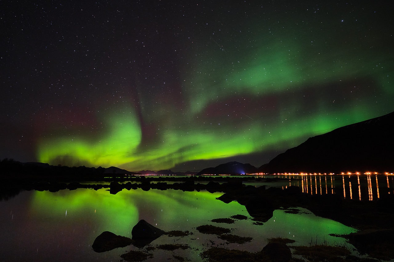 Kristian Dill Photographe Paysage Norvege Vesteralen Aurore Boreale Fjord Reflet Nuit Vert