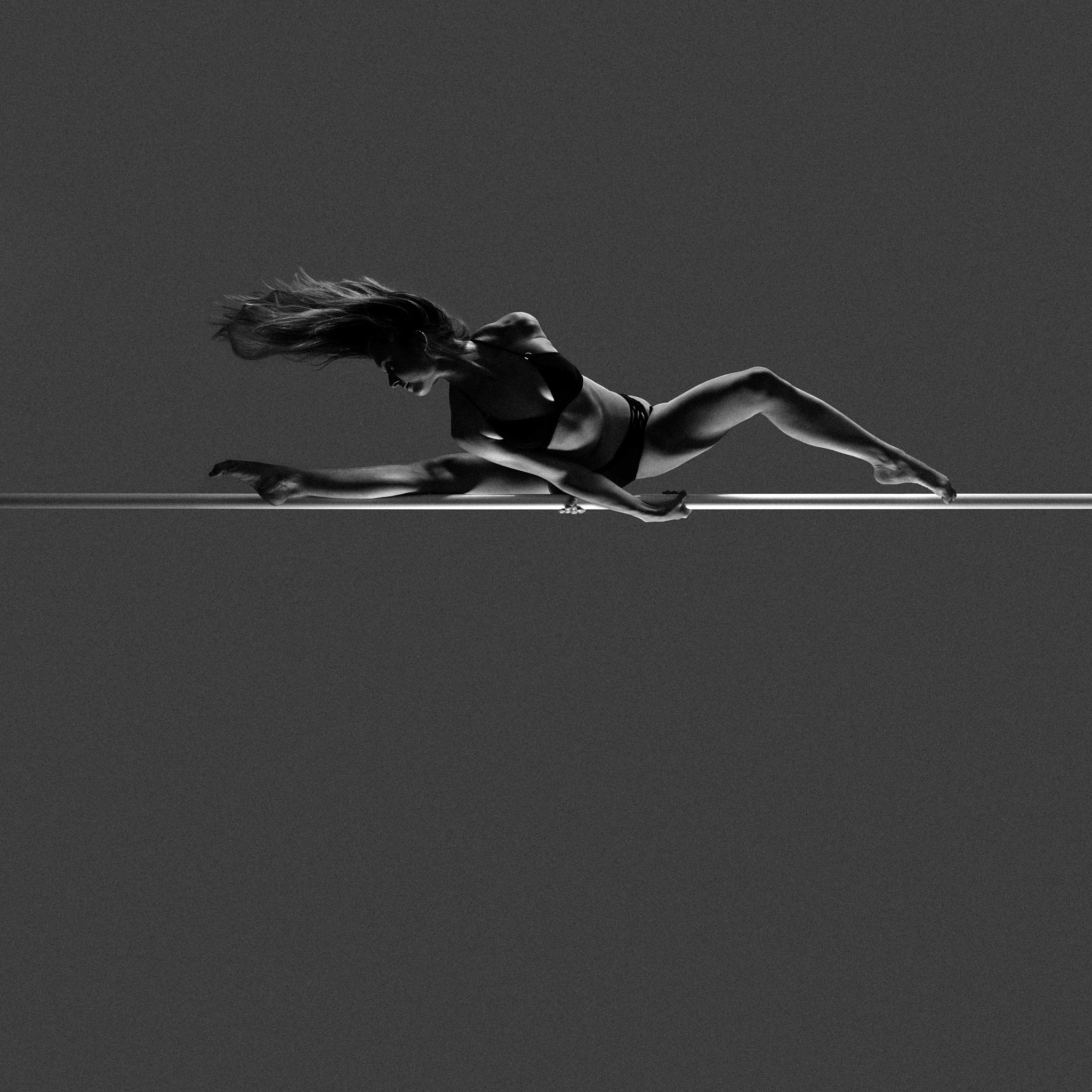 Kristian Dill Photographe Body Poledance Pole Barre Gris