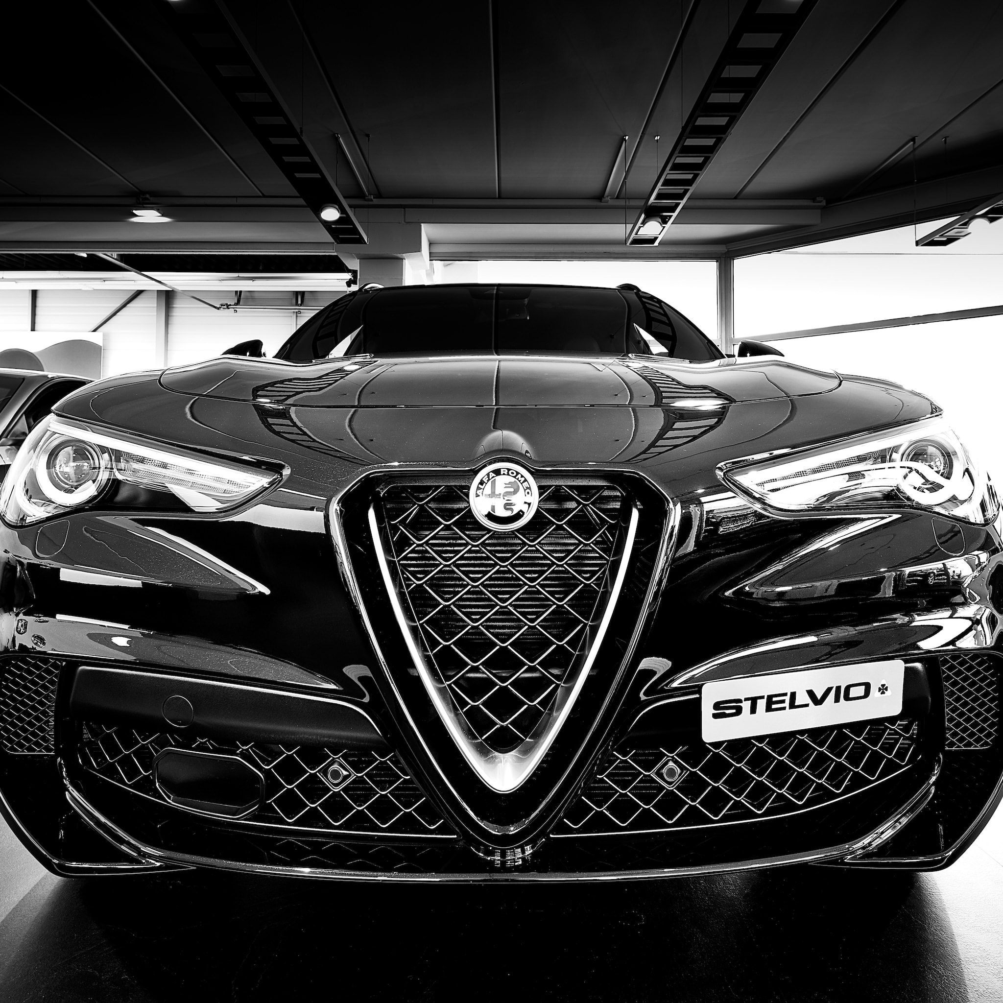 Kristian Dill Photographe Corporate Garage Voiture Alfa Romeo Stelvio Showroom Exposition