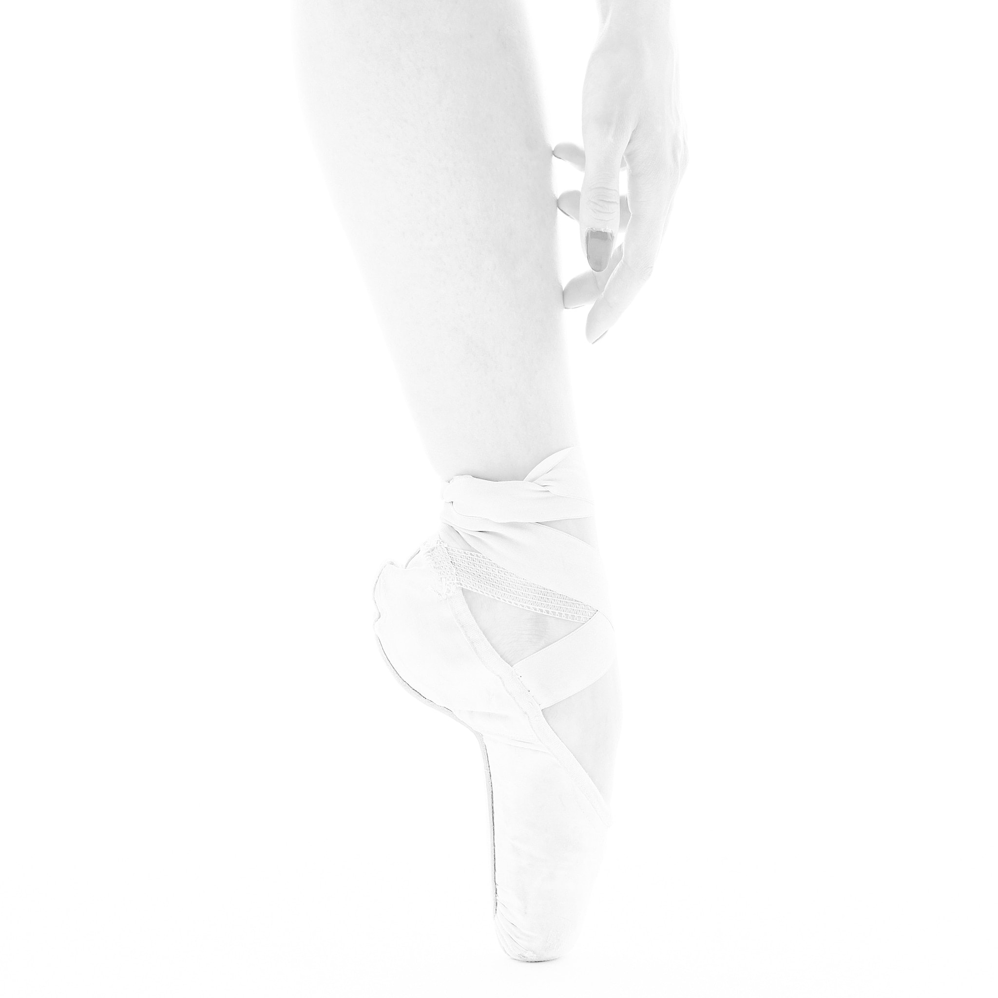 Kristian Dill Photographe Danse Femme Pointe Jambe Main HighKey