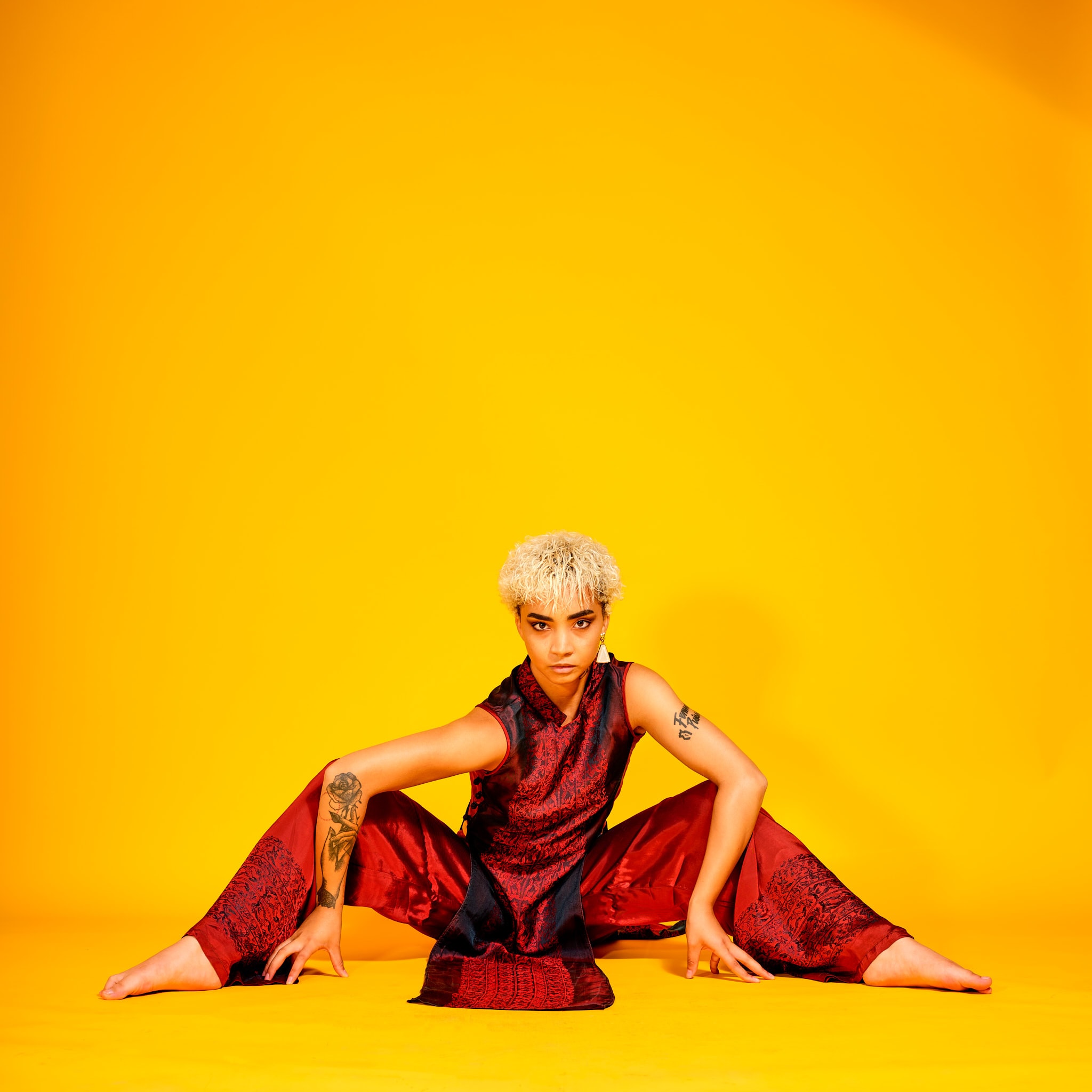 Kristian Dill Photographe Fashion Kimono Tatouage Rouge Jaune