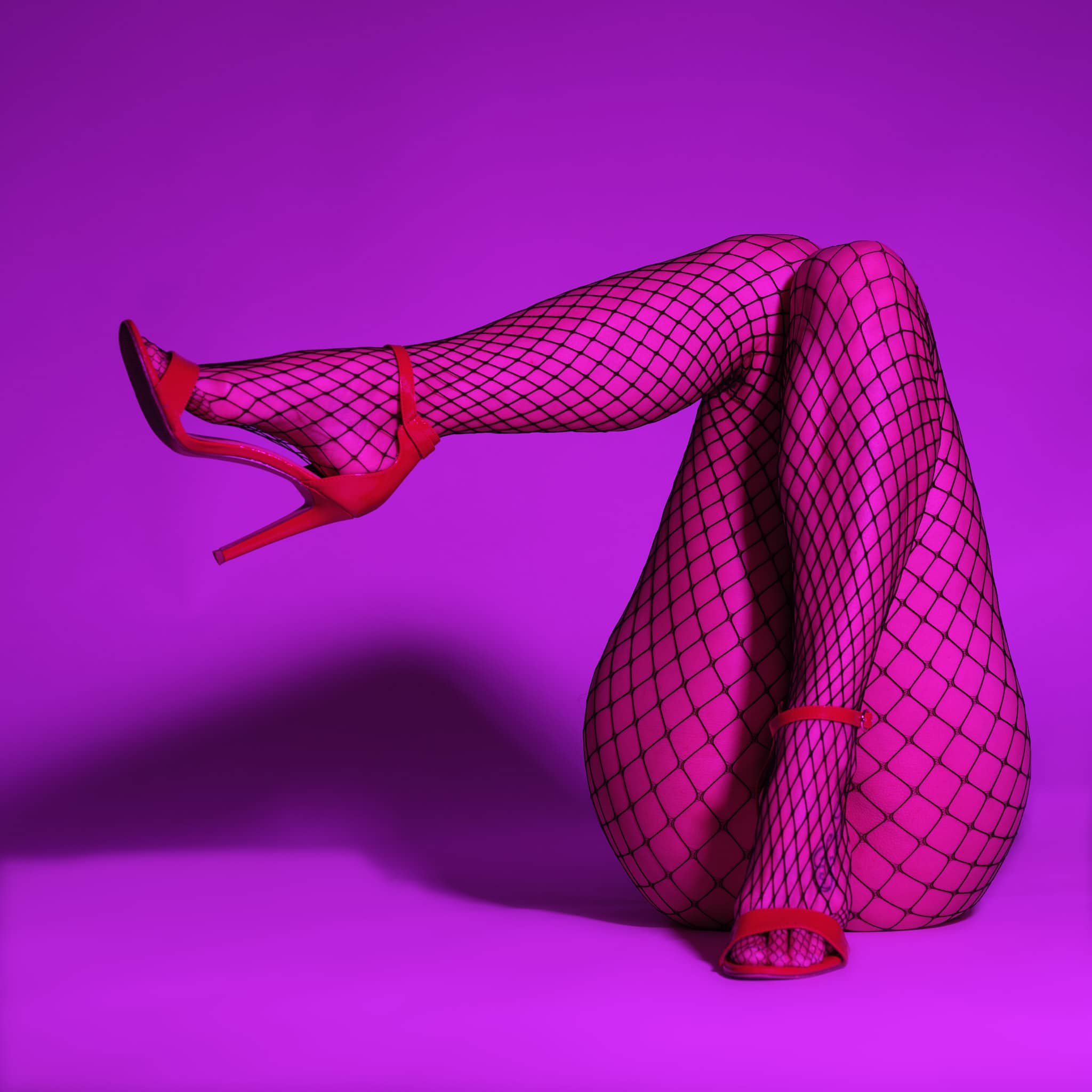 Kristian Dill Photographe Jambes Talons Bas Resille Rouge Violet