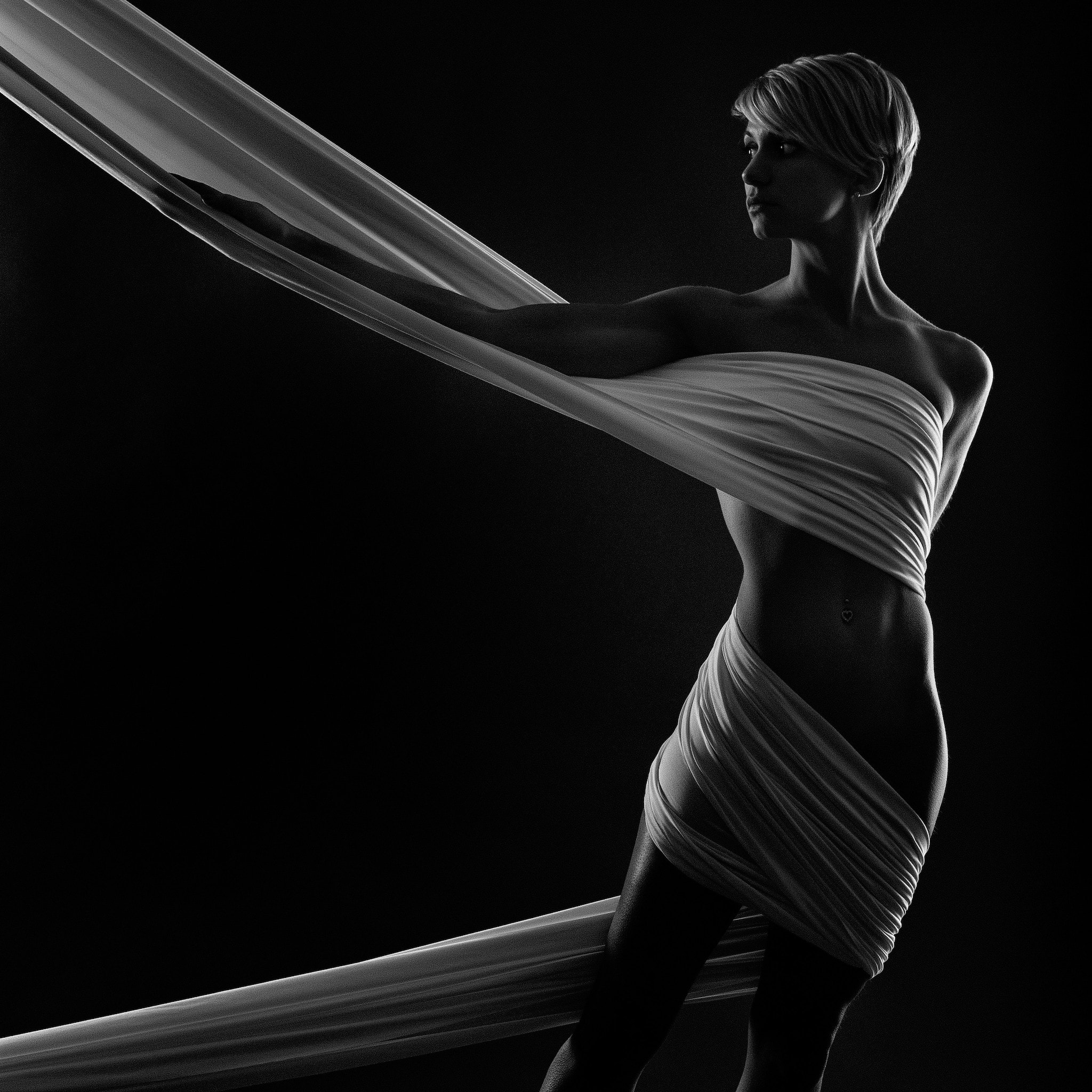 Kristian Dill Photographe Nu Femme Tissu Piercing Clair Obscur