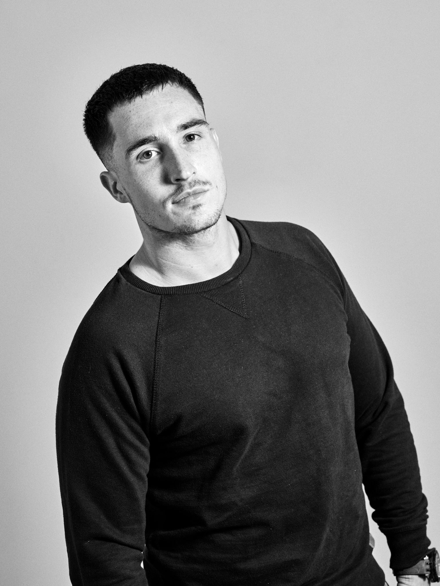 Kristian Dill Photographe Portrait Corporate Homme Studio Artiste Noir