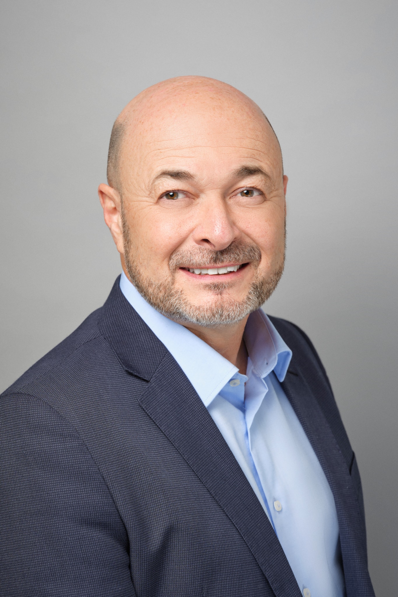 Kristian Dill Photographe Portrait Corporate Homme Studio Chemise Veste Bleu