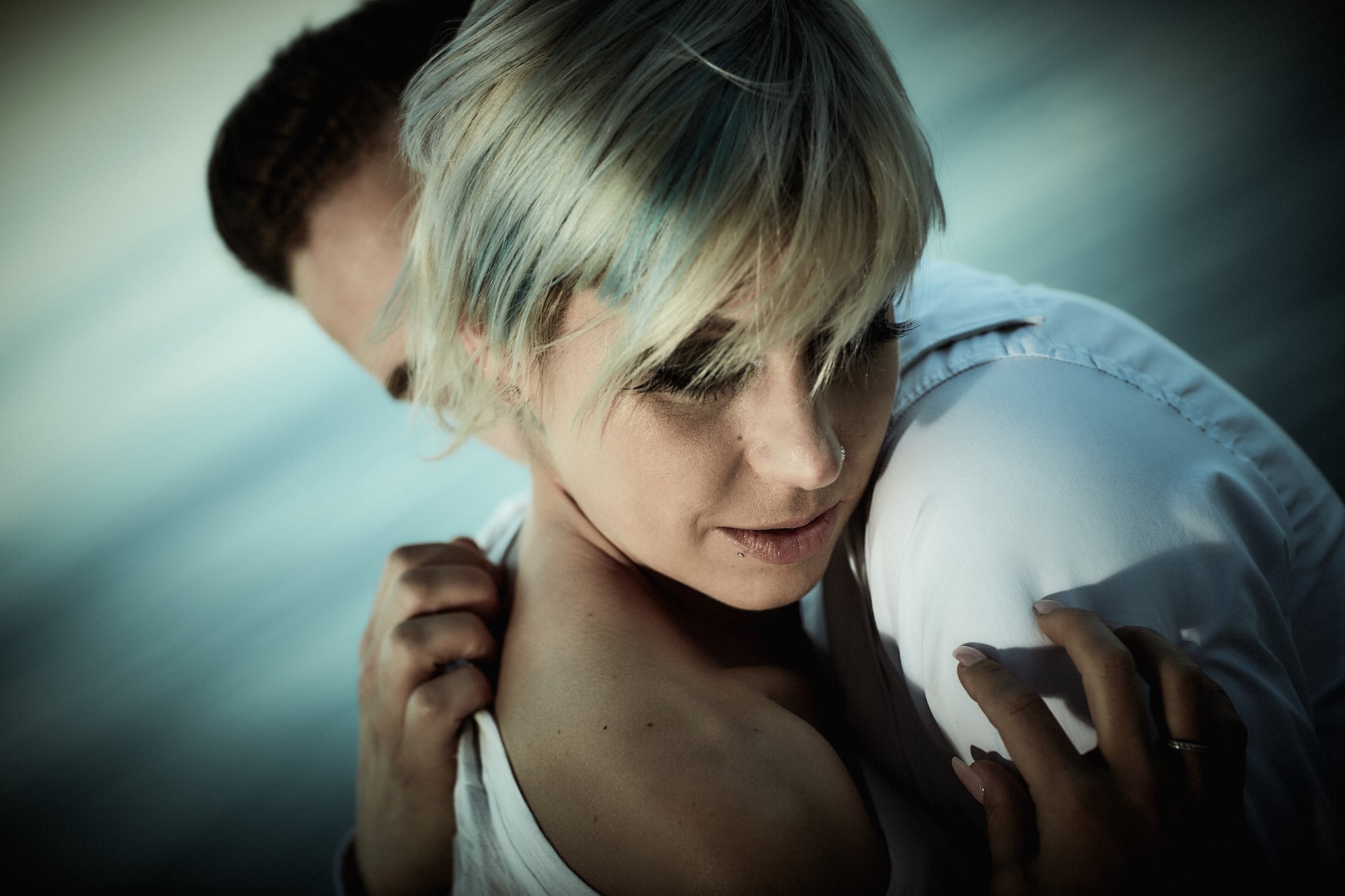 Kristian Dill Photographe Portrait Couple Tendresse Lac Eau Bleu