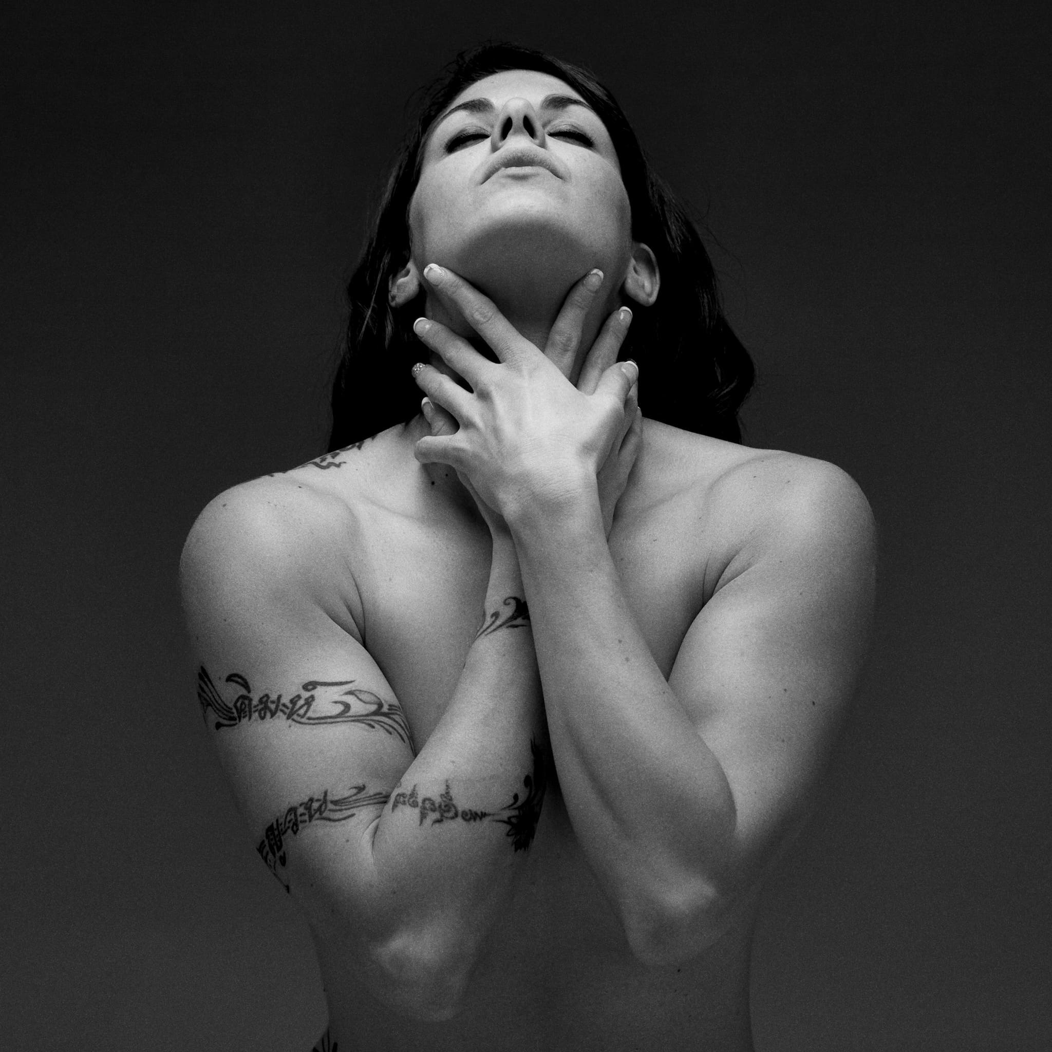 Kristian Dill Photographe Portrait Femme Fitness Nu Tatouage