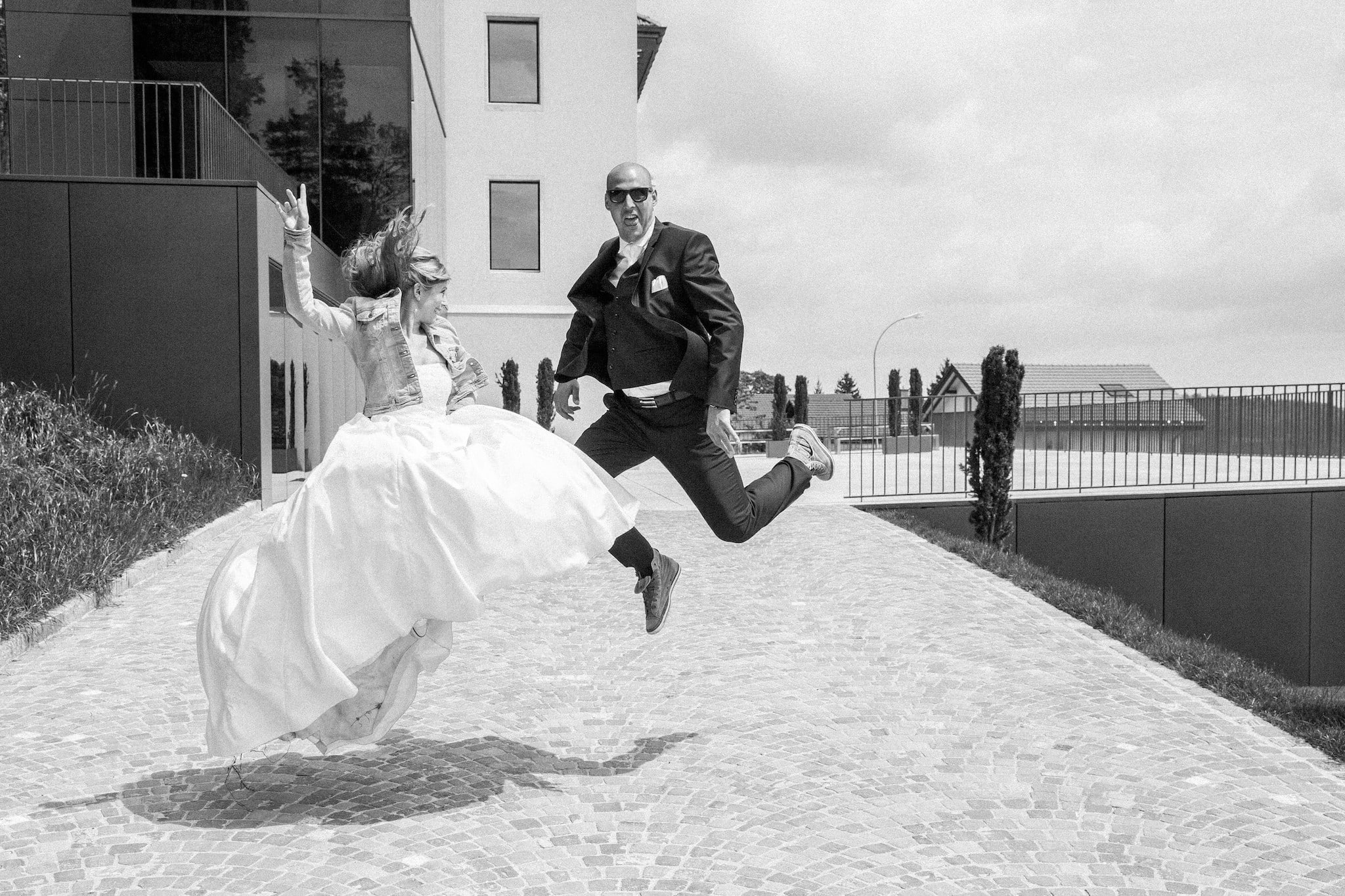 Kristian Dill Photographe Mariage Wedding Couple Jump Fun Saut